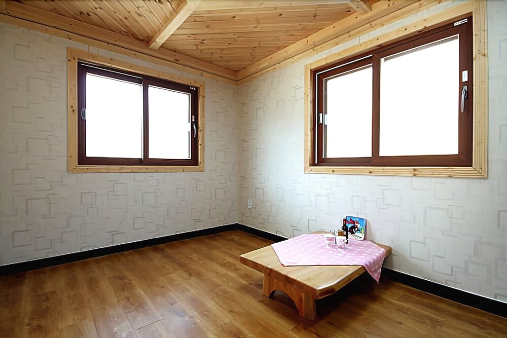 Yangyanggwangmyeong Family Pension