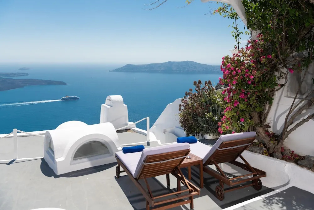 Impeccable Double Bed Villa in Imerovigli Santorin