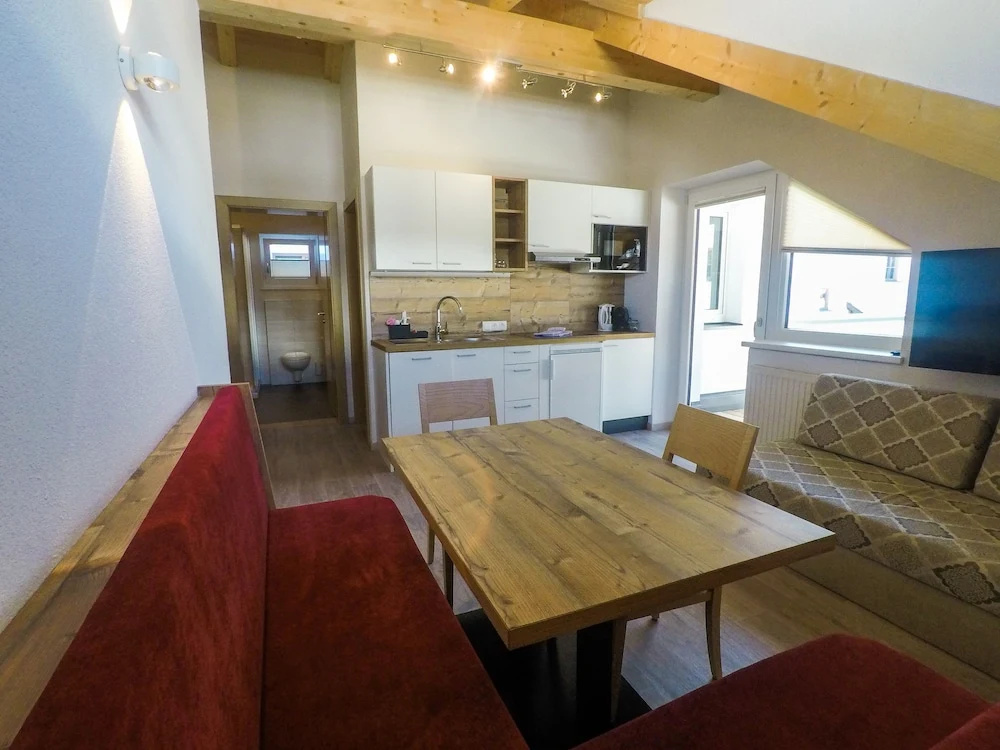 2 Bedrooms Classic Apartment with balcony and with mountain view