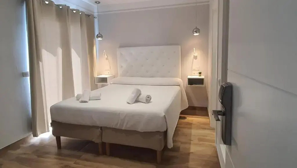 Standard Double room with balcony (full double bed)