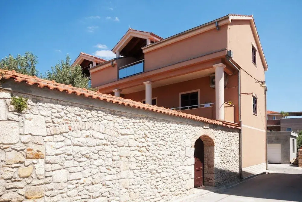 Ravelin Apartments