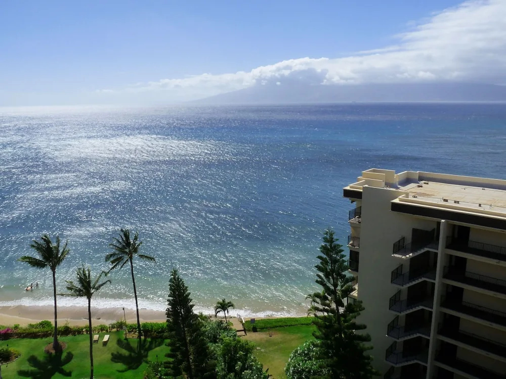 Royal Kahana #1202 Studio Bedroom Condo by RedAwning