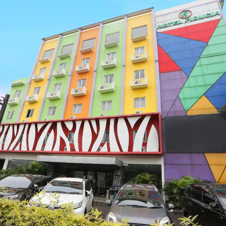 Super OYO Townhouse OAK Hotel Fiducia Pondok Gede