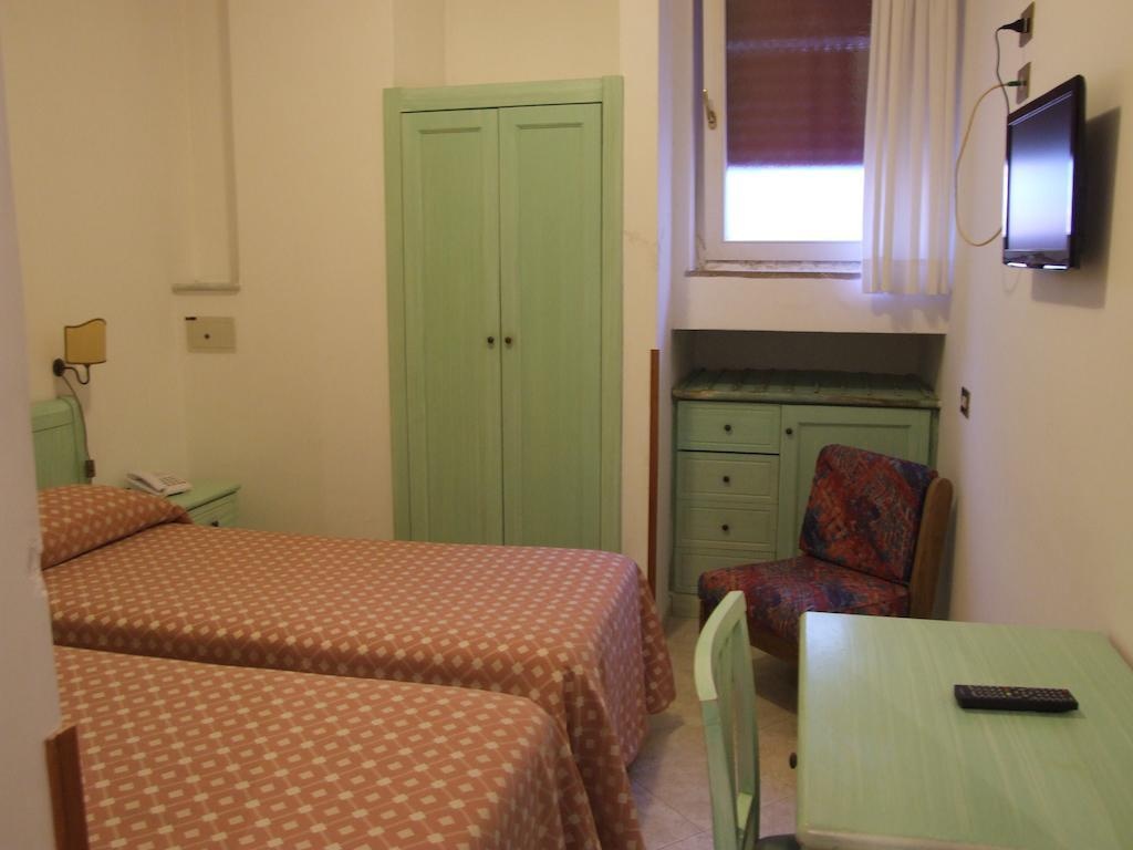 Hotel Dania — 3