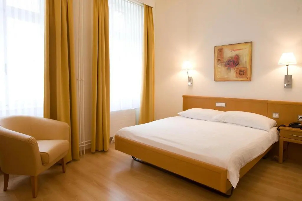Central City Hotel Rochat - Chambres