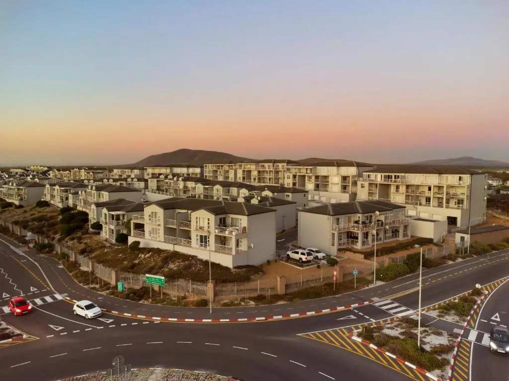 Dolphin Ridge 108 by HostAgents
