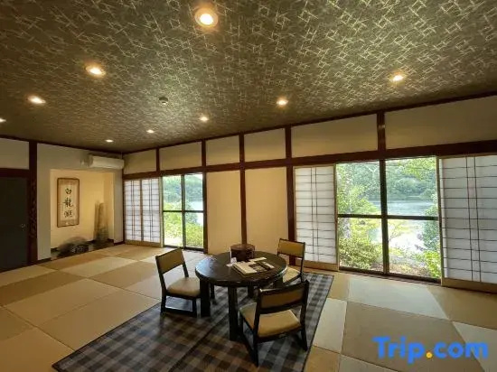Standard room with lake view