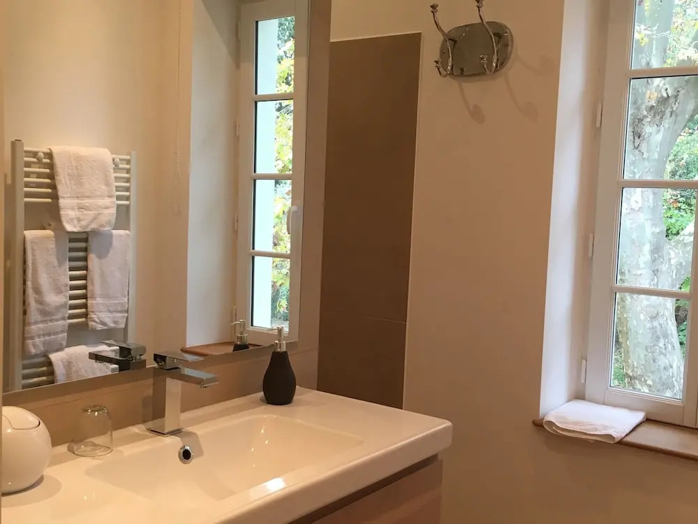 Deluxe Double room with garden view (full double bed)
