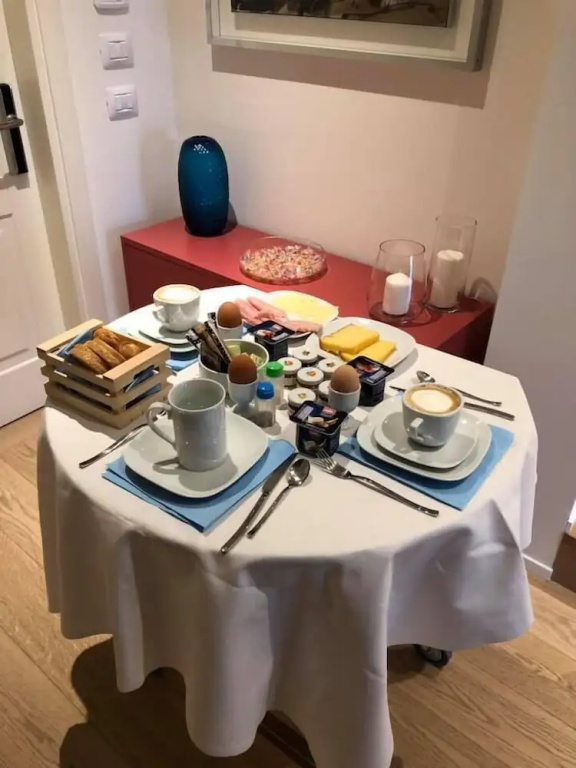 Standard Double room with city view (full double bed)