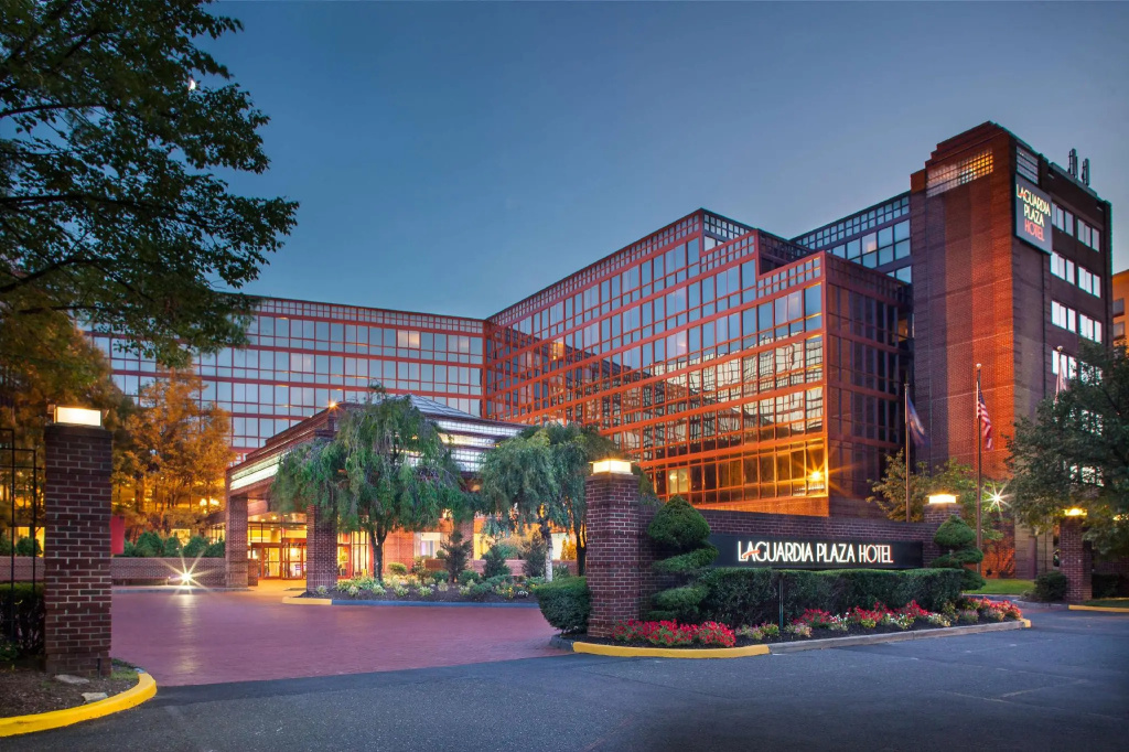 DoubleTree by Hilton New York LaGuardia Airport