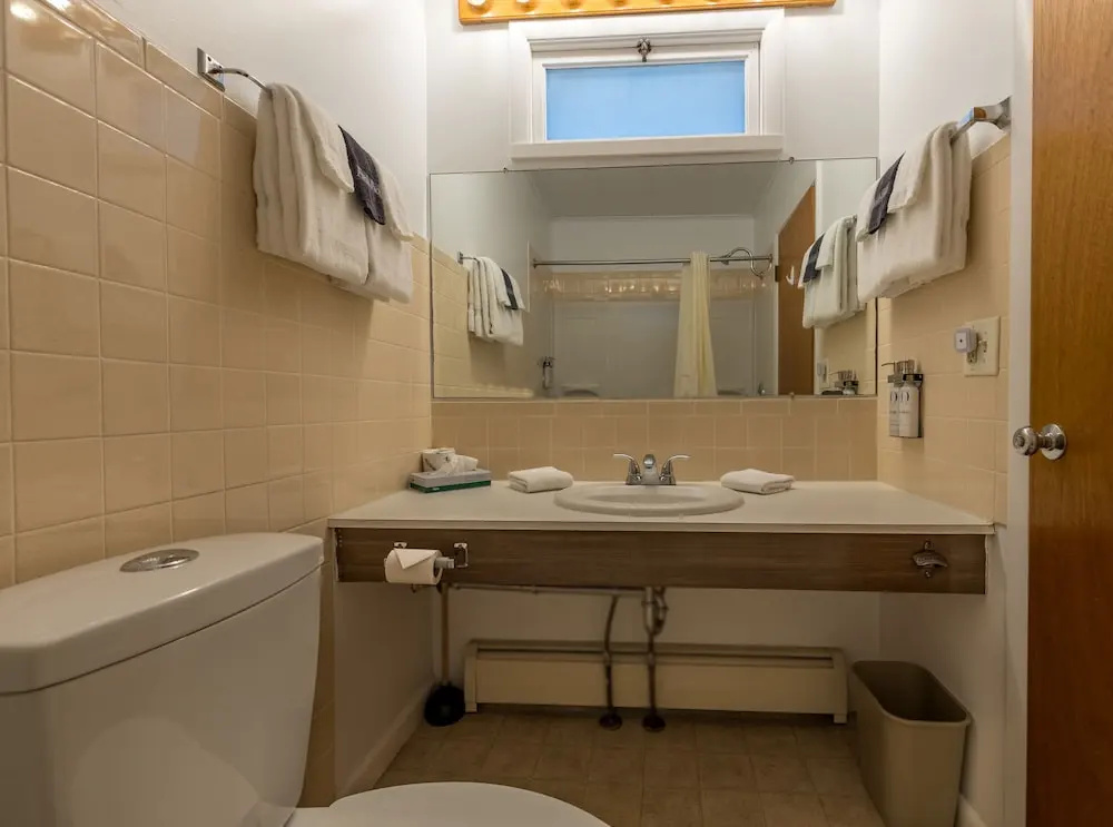 2 Bedrooms Double Suite (full double bed)