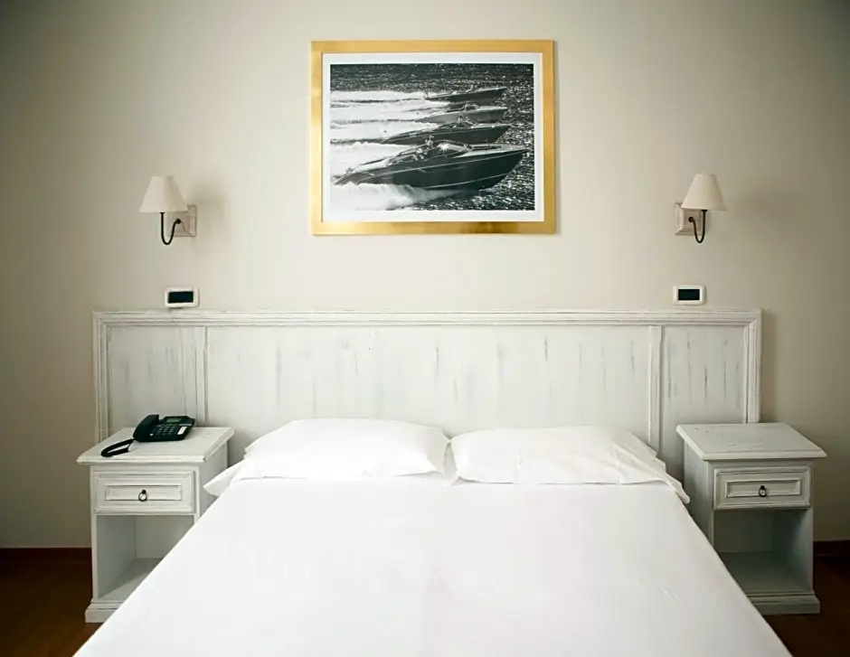 Standard Quadruple room with lake view