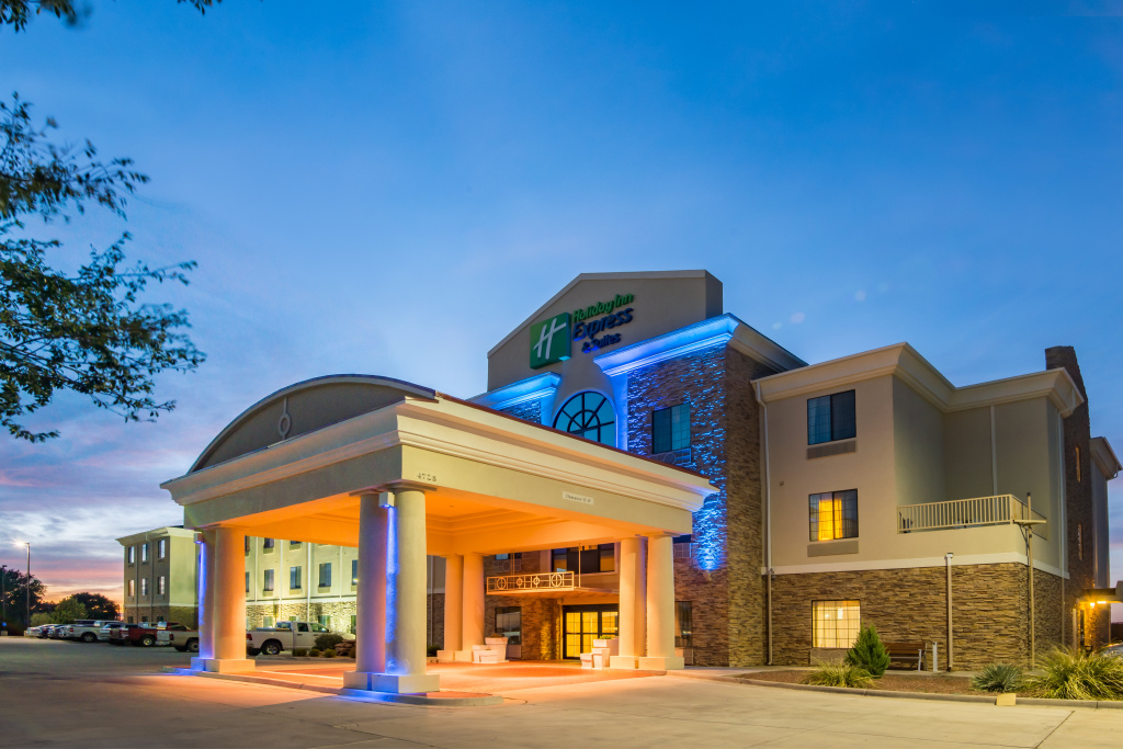Holiday Inn Express & Suites Clovis