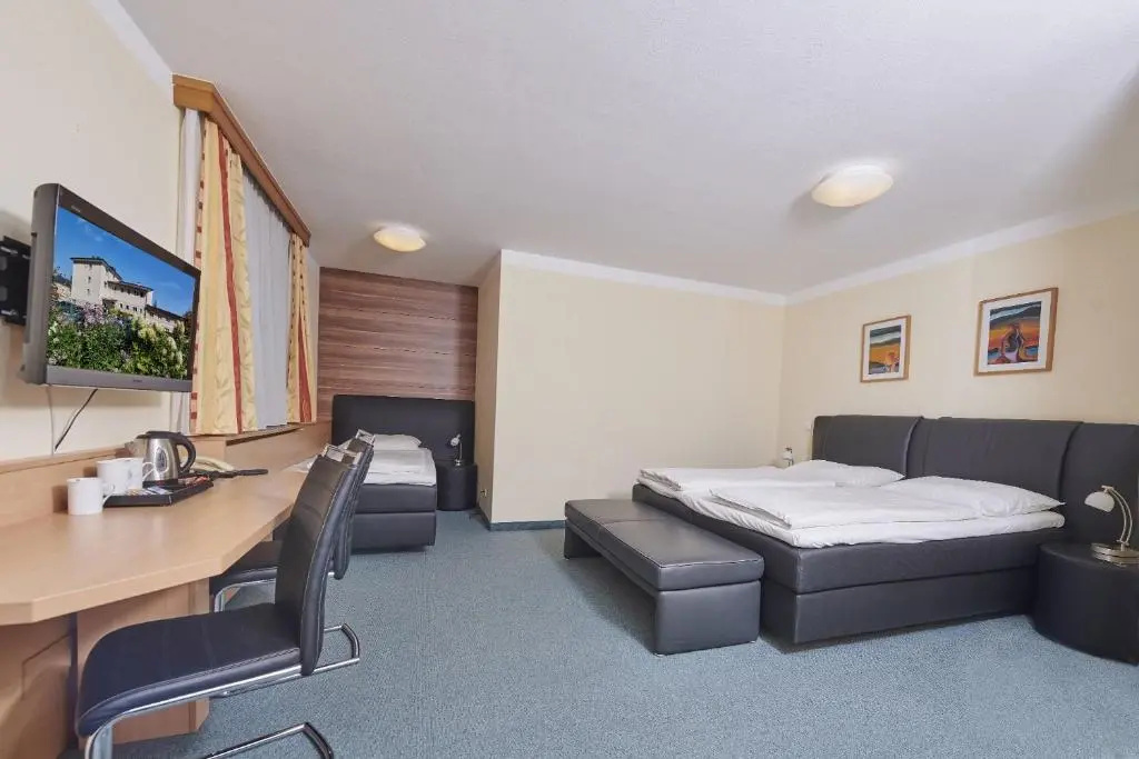 Standard Triple room
