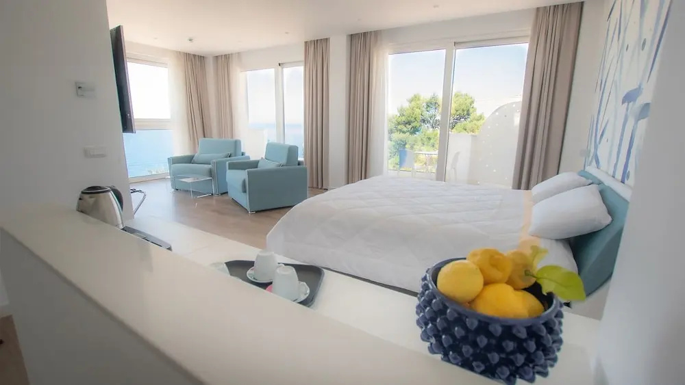 Suite with balcony and with sea view