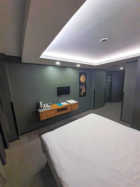 Economy room