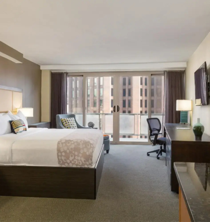 Double Suite with balcony (full double bed)