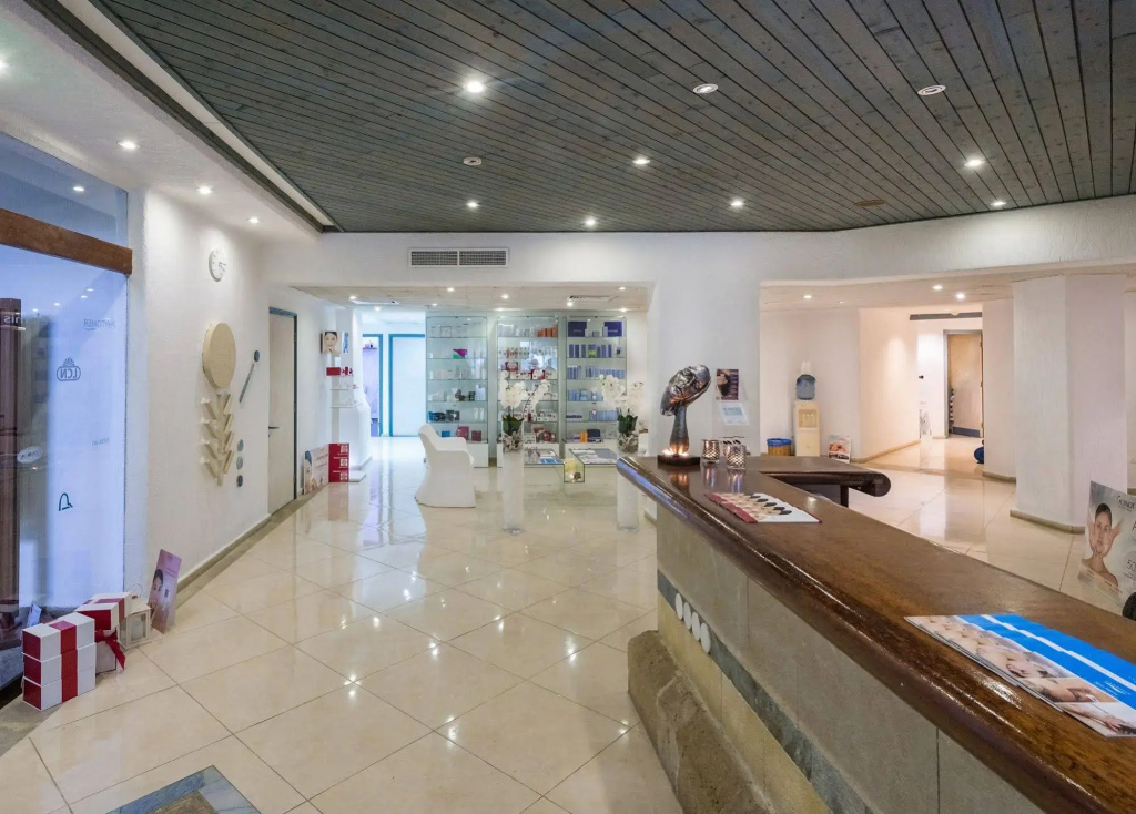Coral Beach Hotel and Resort - Général