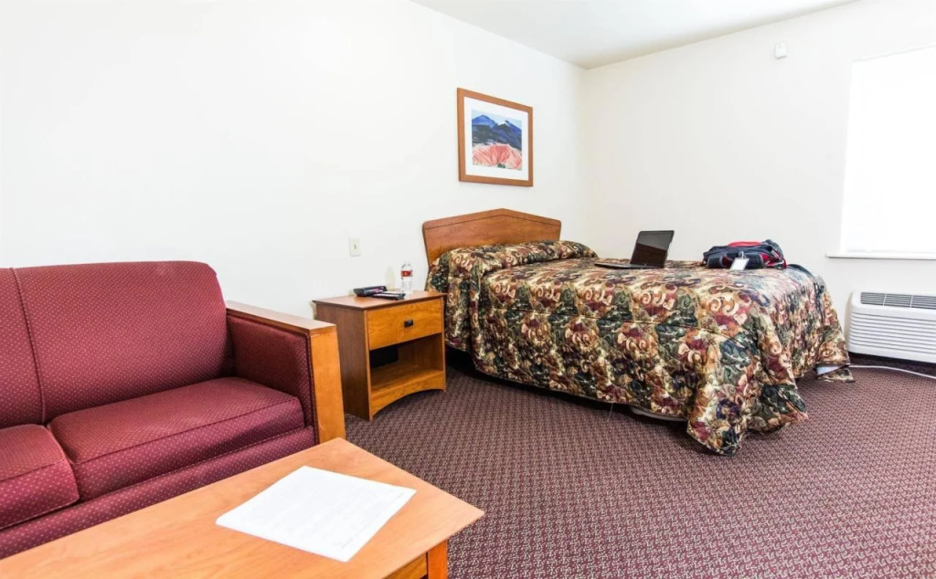 WoodSpring Suites Fayetteville I-49