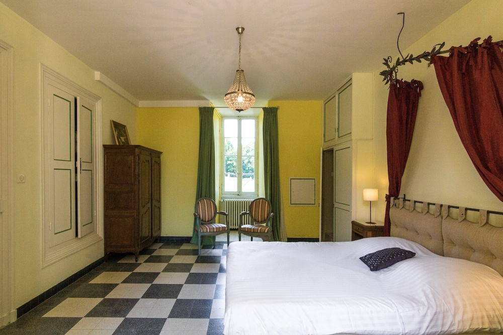 Voir la photo 2 — Castle Apartment in Chaleix by Forest