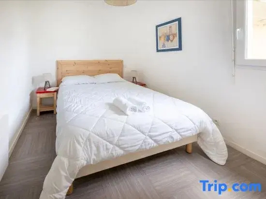 Bed in Dorm