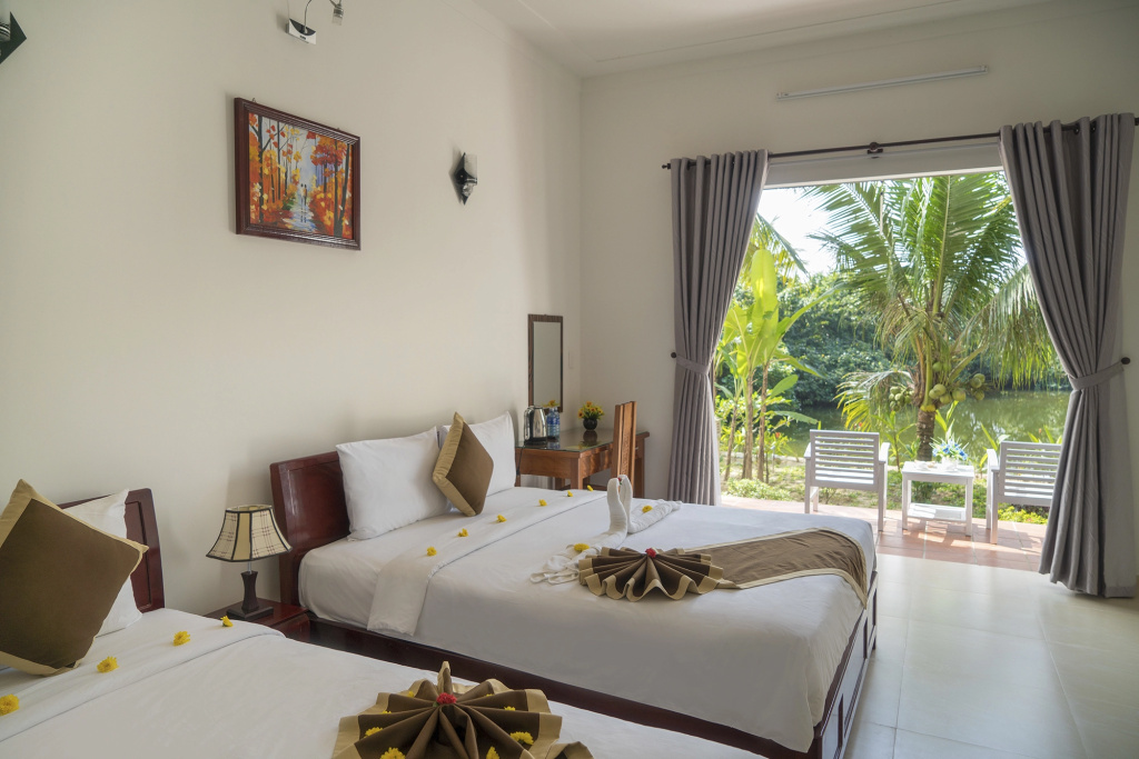 Standard Triple room with garden view