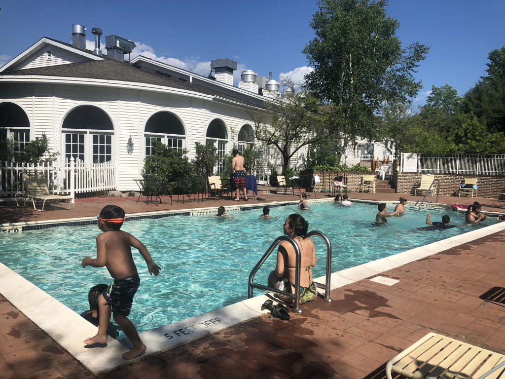 Copperfield Inn Resort