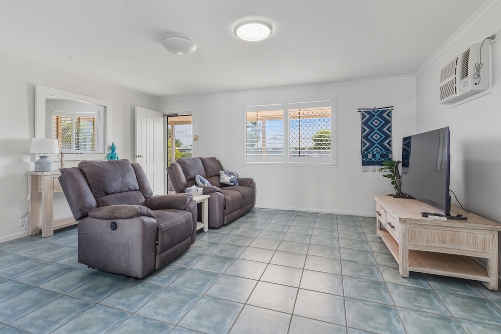 Bright 3-bed Retreat Near Beaches in Hervey Bay