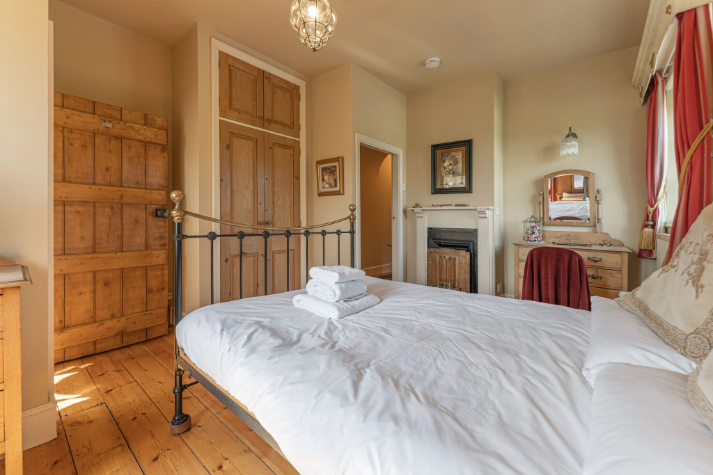 Beautiful Country Cottage for up to 8 people
