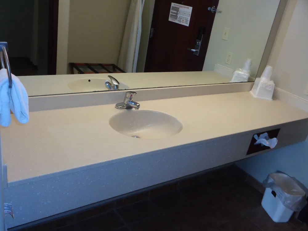 Deluxe Double room (full double bed)