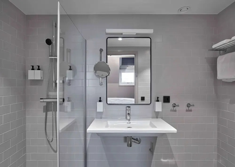 Double Suite full double bed