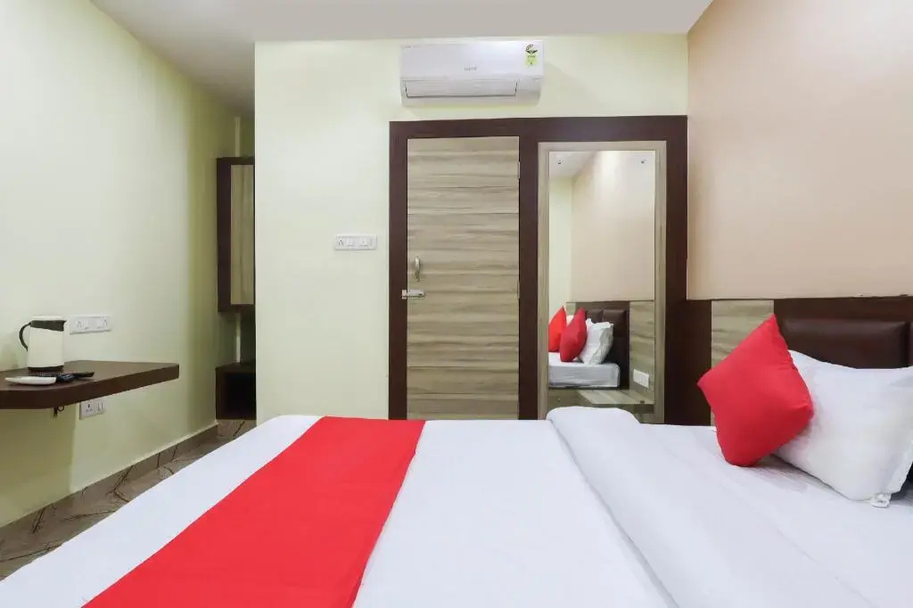 Hotel 7th Heaven by OYO Rooms