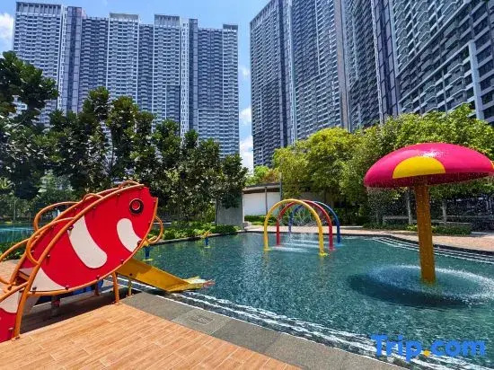 KL Modern Family Suites • 3–4BR • Walk to MRT/Mall • Infinity Pool