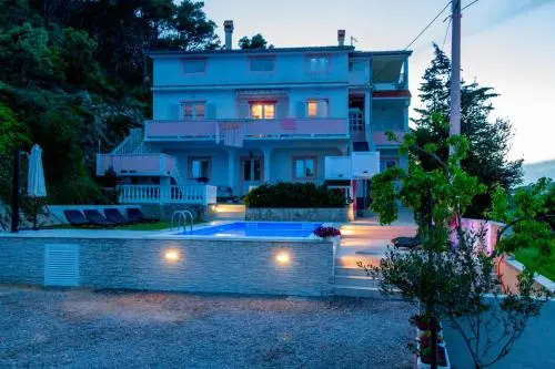 Apartments Lores