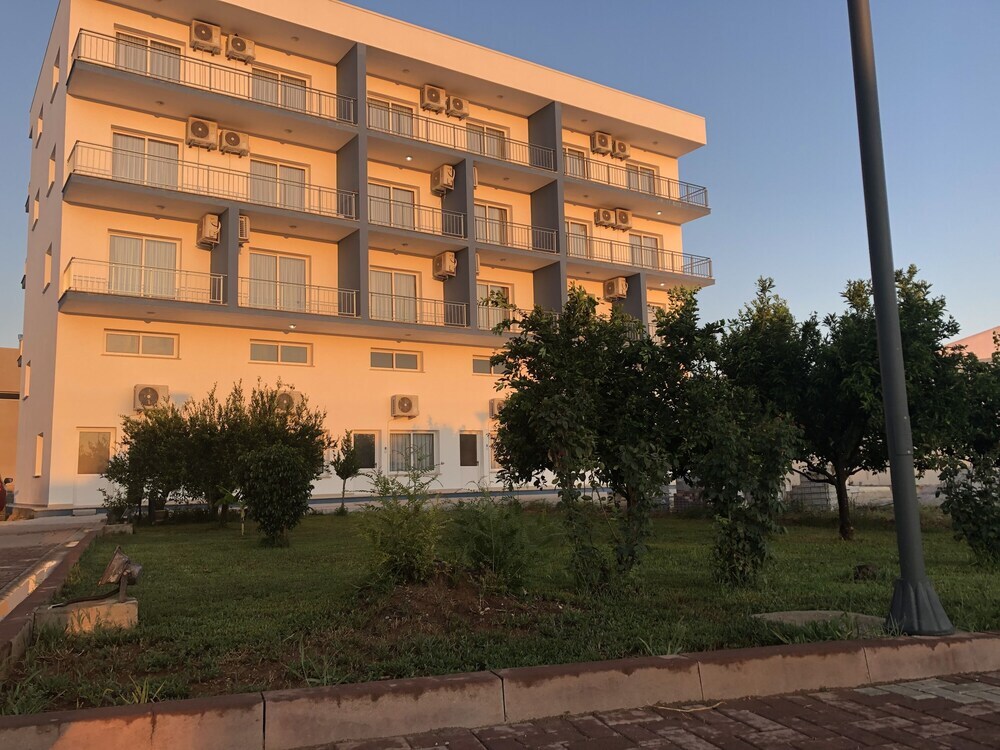 Deniz Airport Suites