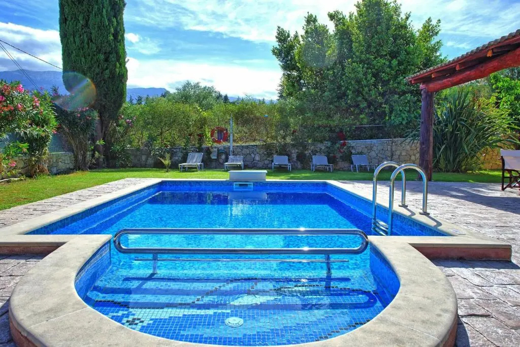 Villa Nipos by MediterraneanVillas