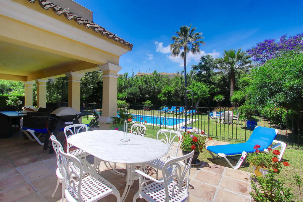 1106- Bel Air Family Villa