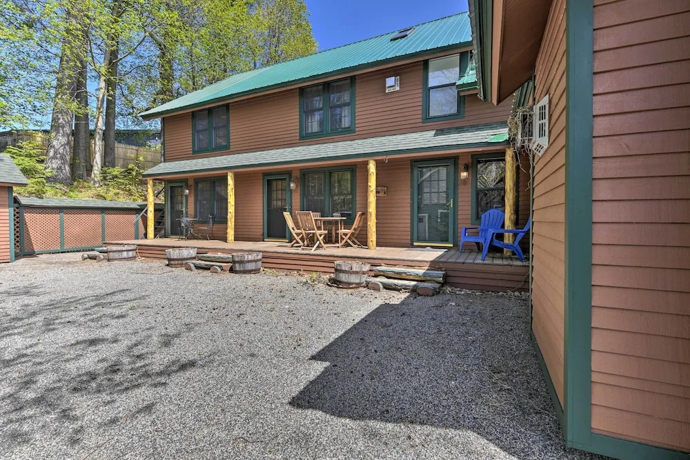 Townhome w/ Deck: Walk to Mirror Lake & Main St!