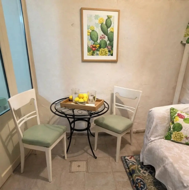 Economy room