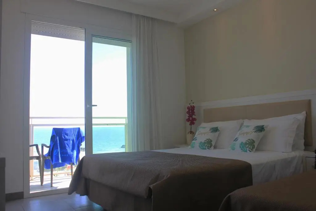 Standard Triple room with sea view