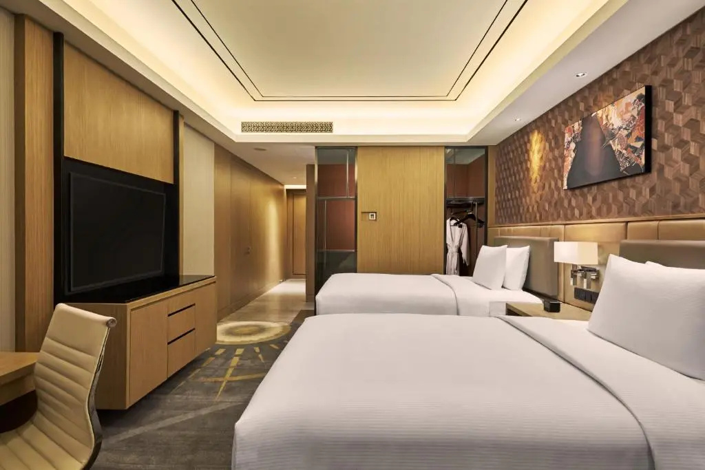 Executive Double room with pool view (full double bed)