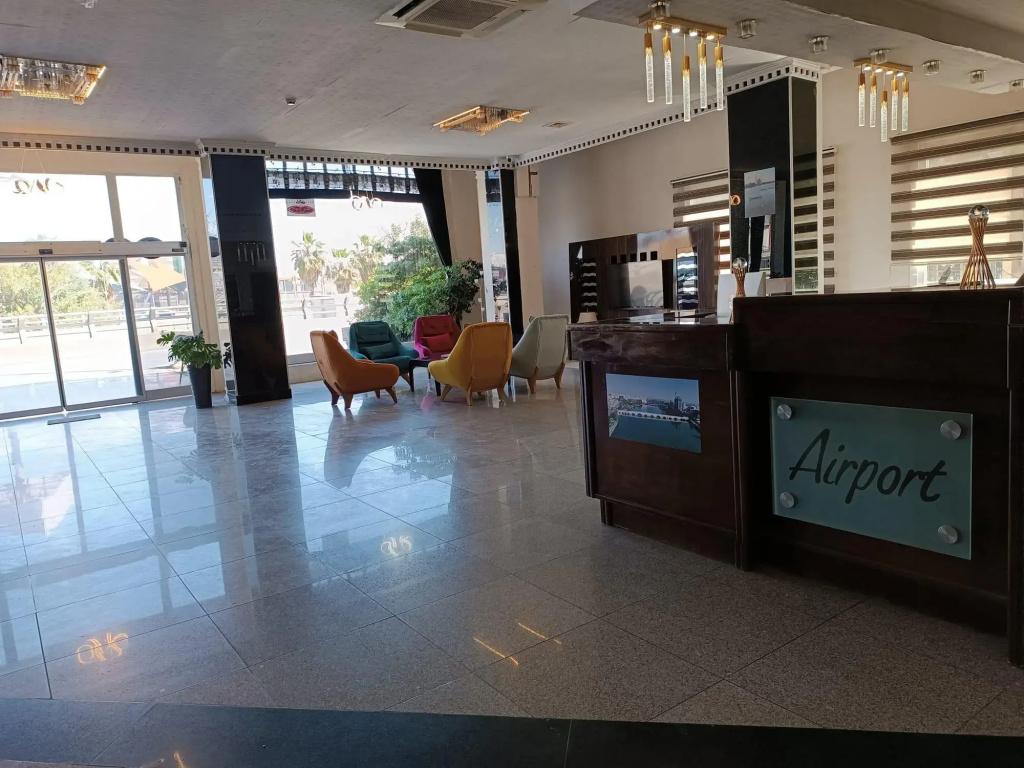 Airport Hotel - фото 2