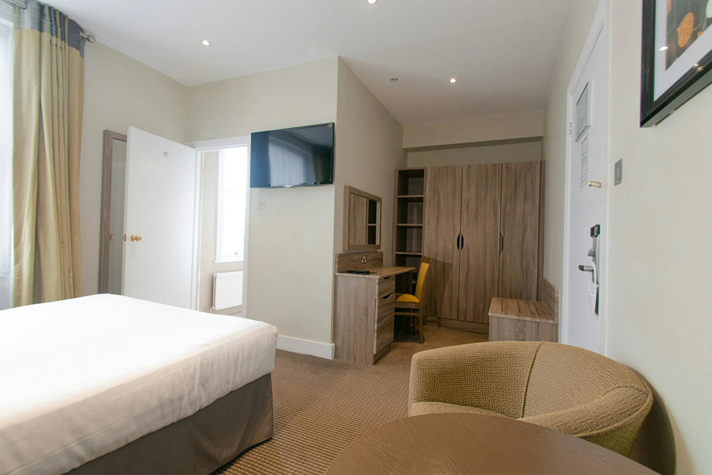 Phoenix Hotel - Photo 4