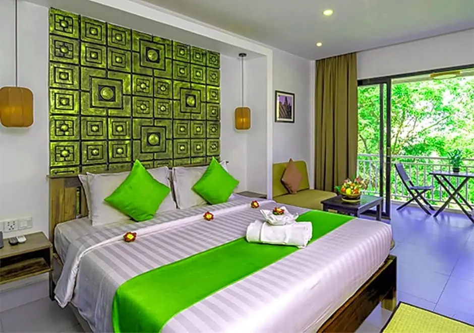 Deluxe Double room with city view (full double bed)