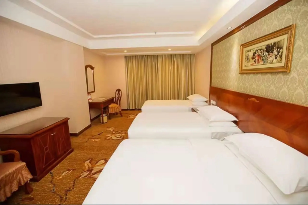 豪華三人間，可眺望街道景色