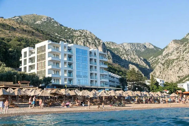 Beach & Waterfront