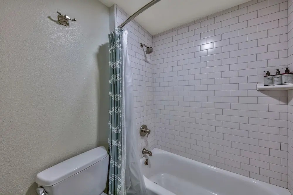 2br+ Loft Centrally Located Kirkwood Great Value 2 Bedroom Condo by RedAwning - фото 7