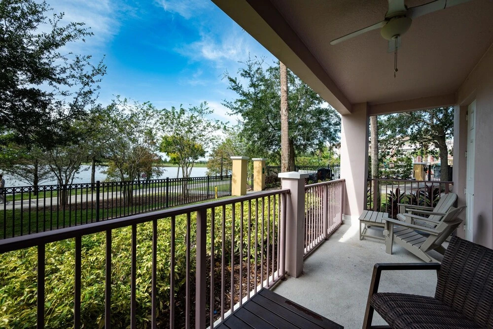 La Vista Lakeview Deluxe 3 Bedroom Condo by RedAwning