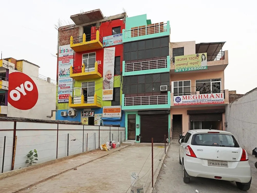OYO 17293 Country Residency