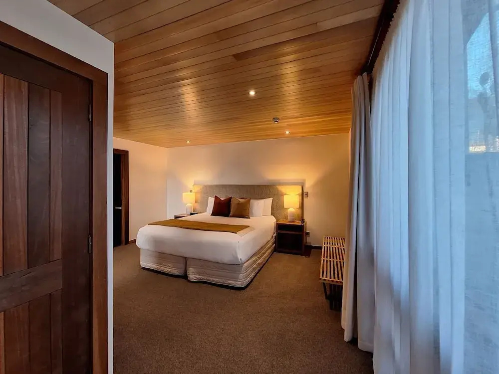 1 Bedroom Deluxe room with balcony and with lake view